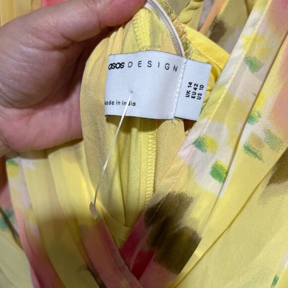 ASOS DESIGN pleated wrap front midi dress in yellow floral - Picture 6 of 6